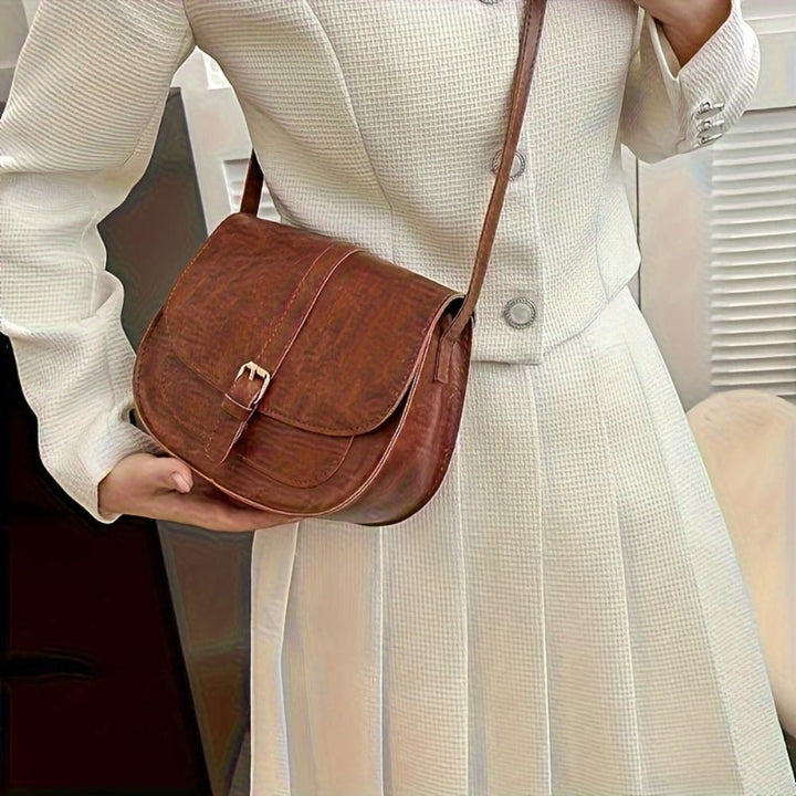 Evelyn | Compact and Stylish — Leather Saddle Bag
